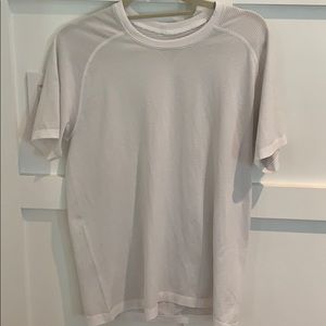 Men’s lululemon crew neck tee